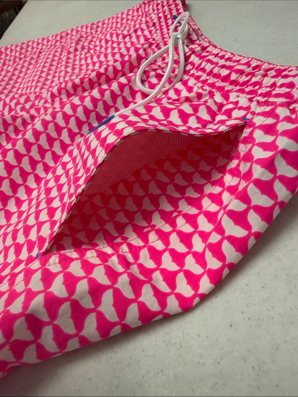 Vineyard Vines Pink Whale-Print Women’s Shorts - Picture 5 of 8